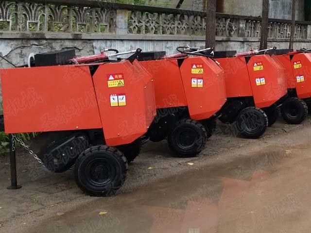 秸稈打捆為一年四季喂畜提供了方便，而且還可以隨地堆放